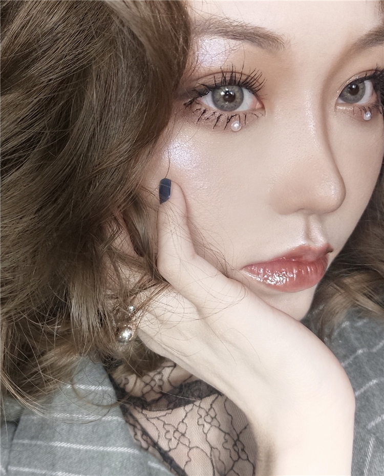 mirage color黎雾美瞳官网现货 俄罗斯女孩灰 年抛略微增大混血美瞳